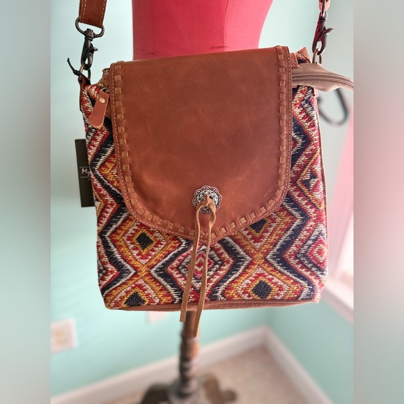 NWT Myra Peanut Brown Crossbody Bag - Picture 7 of 13